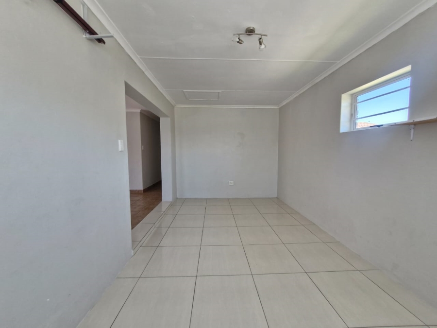 To Let 3 Bedroom Property for Rent in Parsonsvlei Eastern Cape